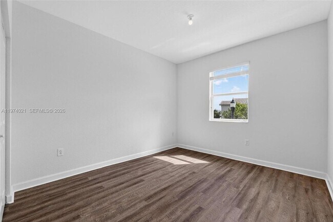 Building Photo - 2619 SE 11th St