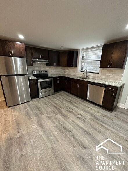Building Photo - 916 Crain St