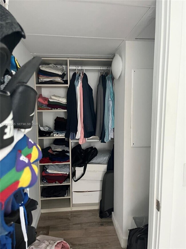 Building Photo - 650 NE 32nd St