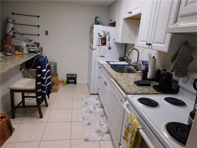 Building Photo - 464 7th Pl