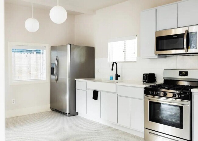 Building Photo - 114 Redan St