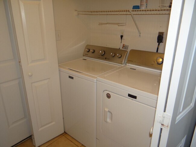 Building Photo - Lovely 3 bedroom 2 bath home in 55 and older neighborhood with 2 car garage