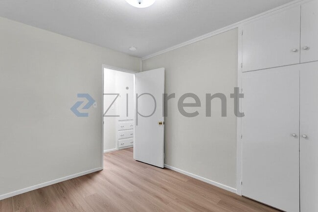 Building Photo - 500 Middlesex Rd