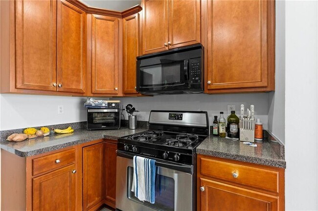 Building Photo - 293 Jordan St SE