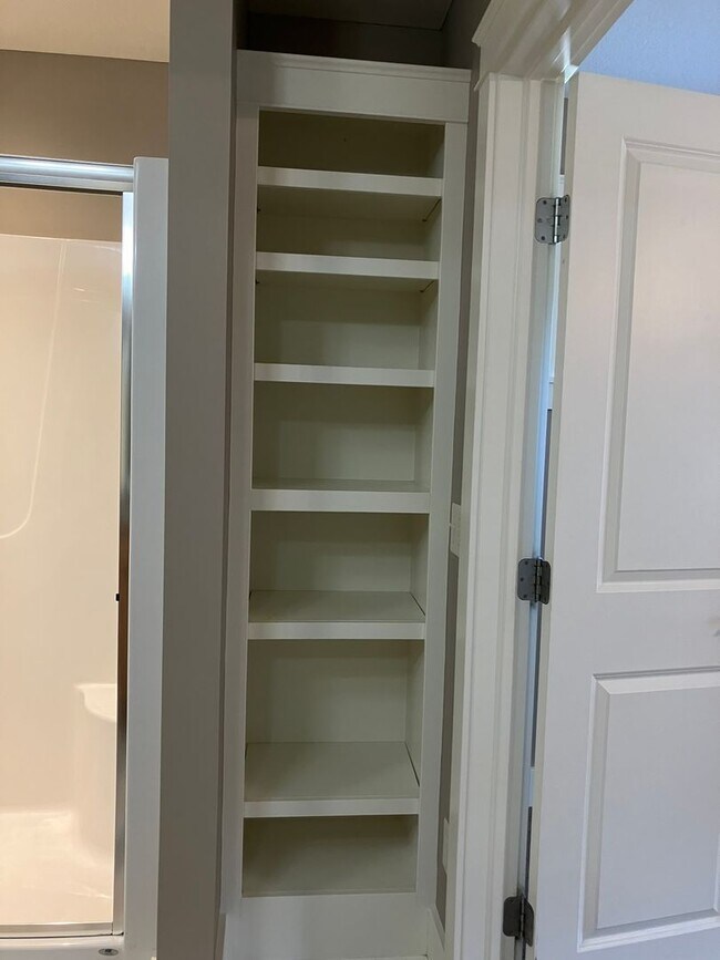 Building Photo - Maintenance free 3 bedroom 2.5 bath home in Stow