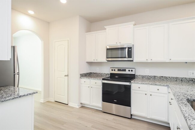 Building Photo - 25326 Shadowdale Dr