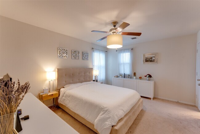 Building Photo - 6047 Wesley Manor Ct