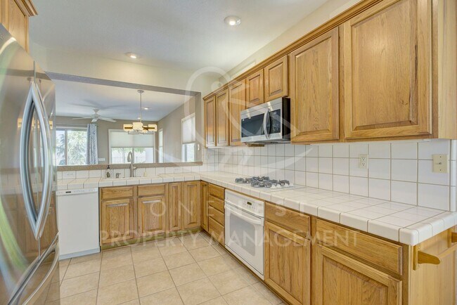 Building Photo - 400 Lilypond Ln