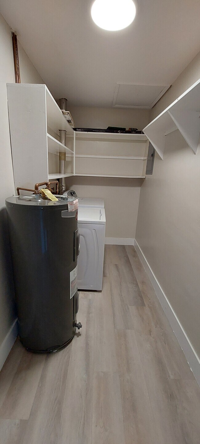 Laundry - 1235 SW 13th Cir