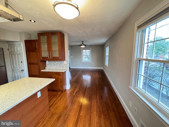 Building Photo - 1600 Princess St