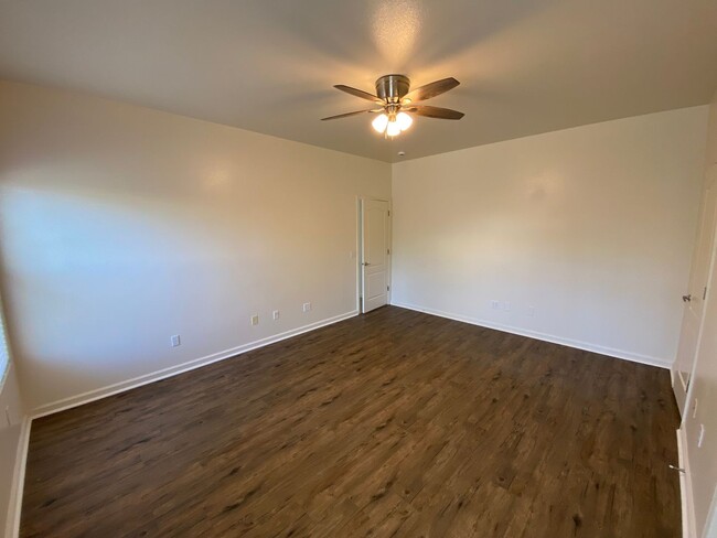 Building Photo - Tulare home for rent