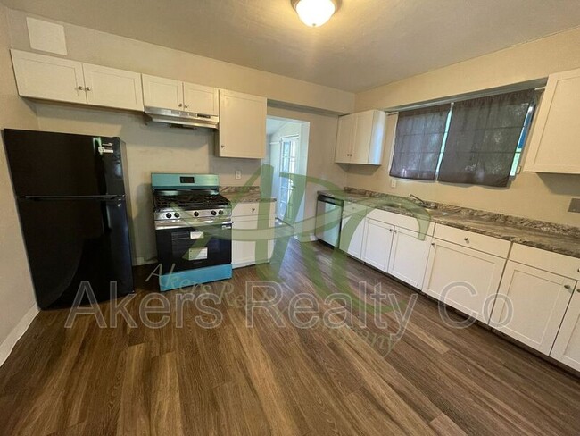 Building Photo - 1702 Van Buren St