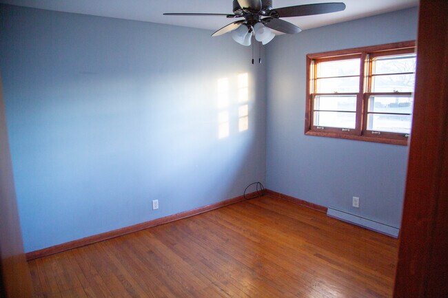 Building Photo - 631 Elm St