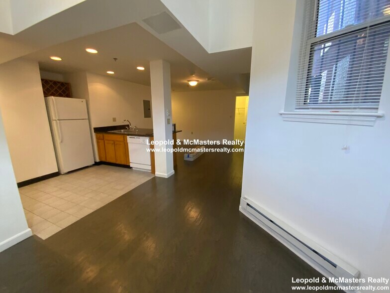 Building Photo - 48 Queensberry St