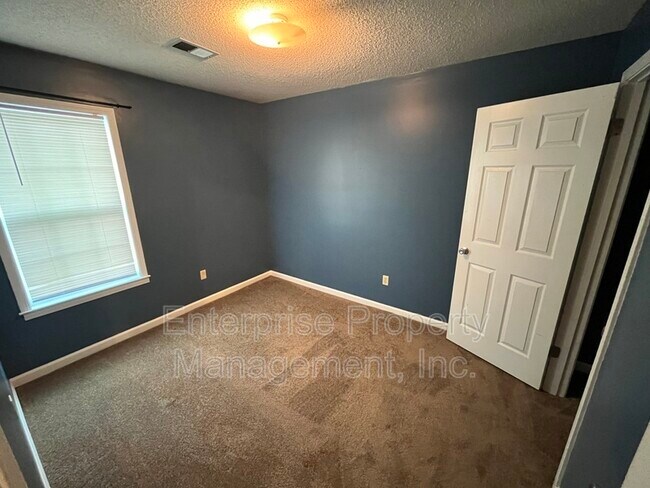 Building Photo - 7053 Daneman Dr