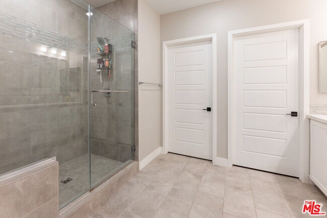 Building Photo - 5053 Echo St