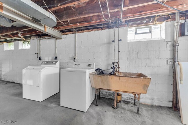 Building Photo - 3819 W 137th St