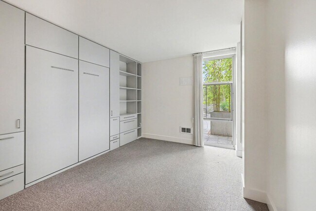 Building Photo - 235 Berry St