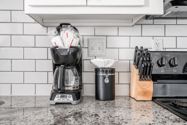 Building Photo - 615 N East St