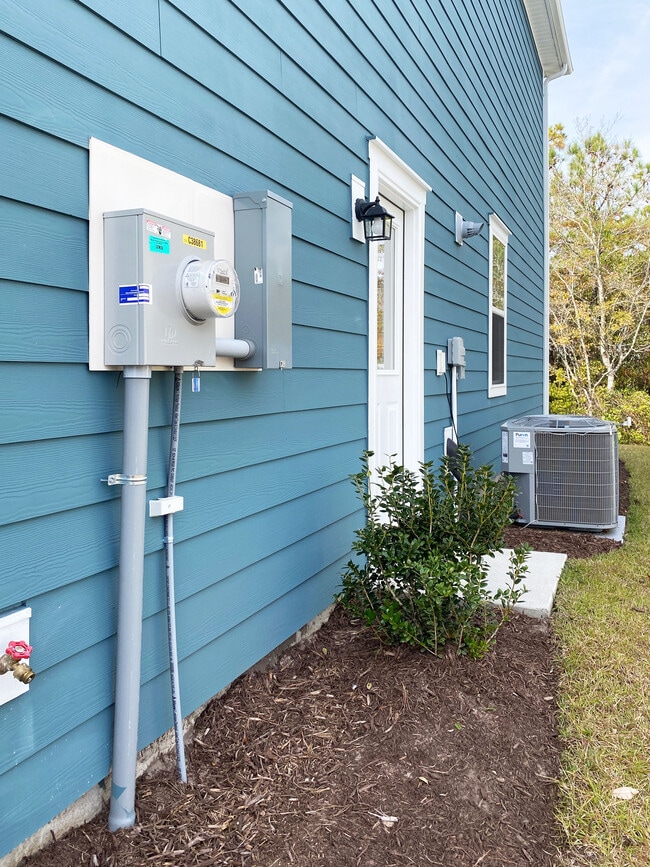 Building Photo - 6015 Forest Dell Ct