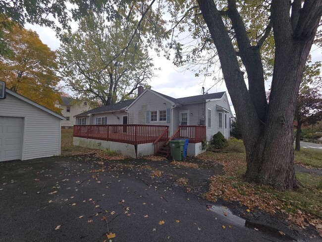 Building Photo - Spacious 5-Bedroom Home for Rent in Goshen...