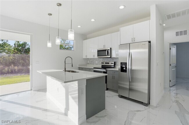 Building Photo - 406 Genoa Ave S