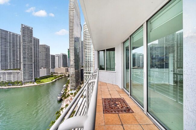 Building Photo - 325 S Biscayne Blvd