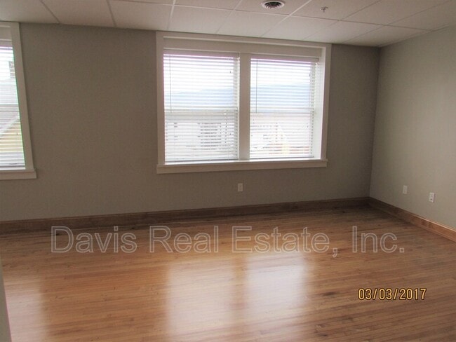 Building Photo - 110 E Bald Eagle St