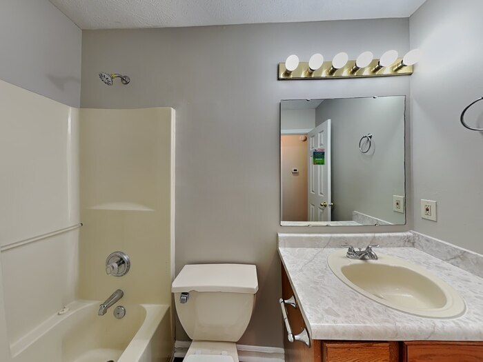 Building Photo - 703 Muirfield Dr