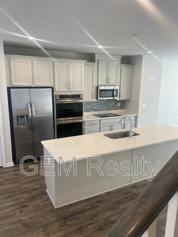 Building Photo - 1833 Sag Harbor Ln