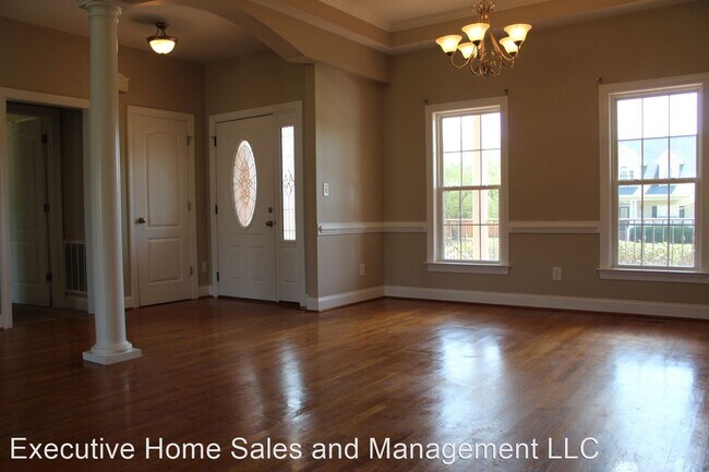 Building Photo - 3 br, 2 bath House - 201 Maddux Dr