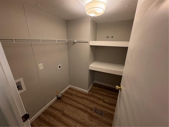 Building Photo - 4620 Enota Ct