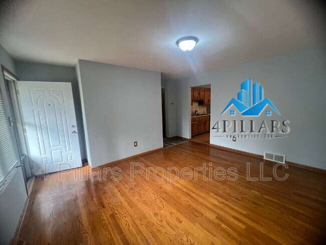 Building Photo - 6715 Montana Ave