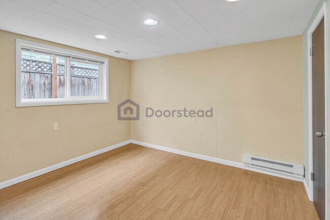 Building Photo - 2028 14th Ave W