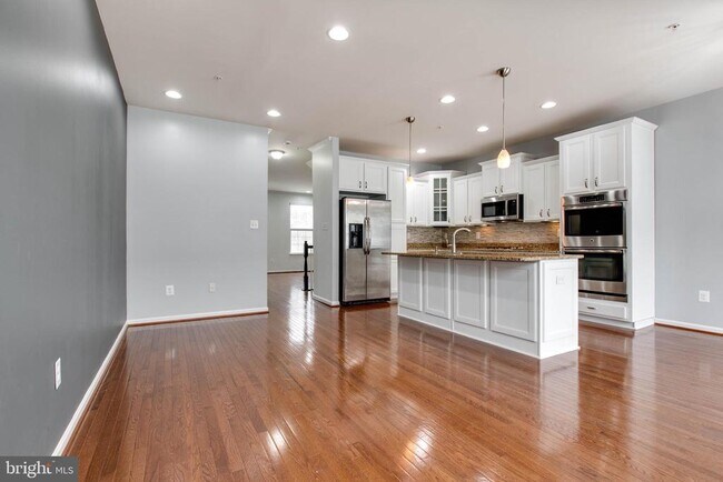 Building Photo - 7926 Silver Oak Rd