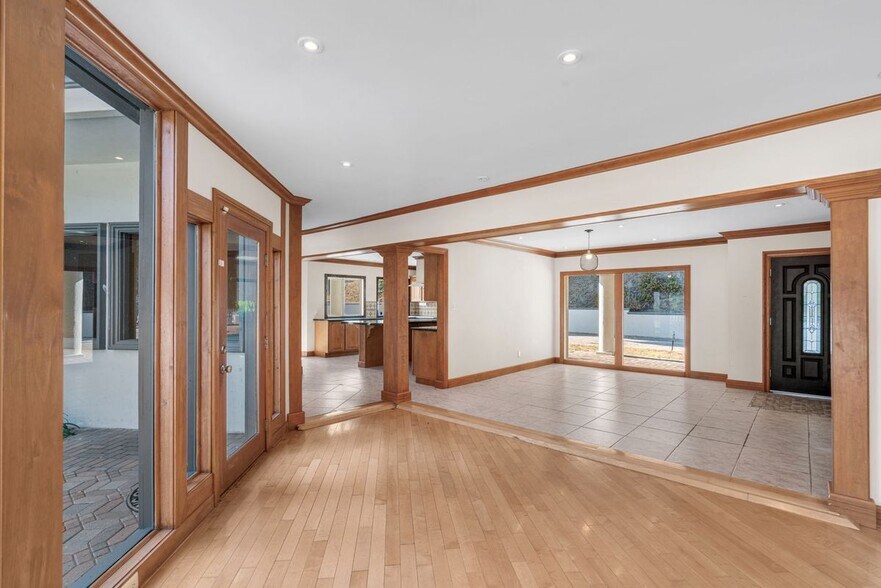 Building Photo - 3200 Oakley Dr