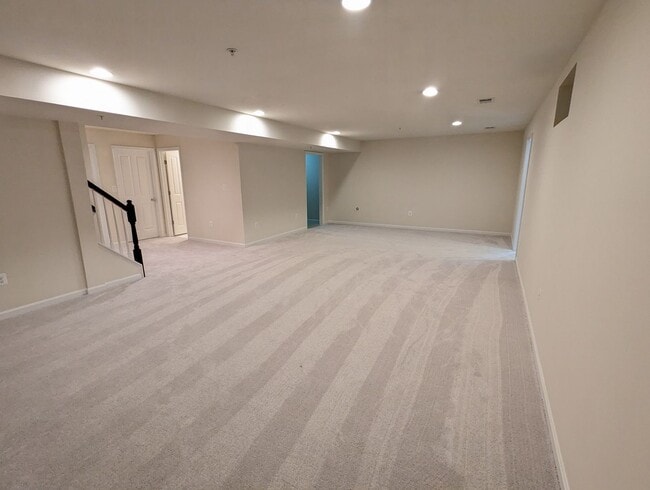 Building Photo - Impeccably maintained SFH in Clarksburg re...