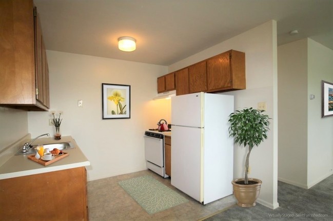 Building Photo - Madison Court Apartments