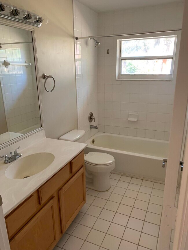 Building Photo - 16701 86th St N