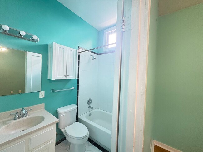 Building Photo - 888 Walnut St Ln