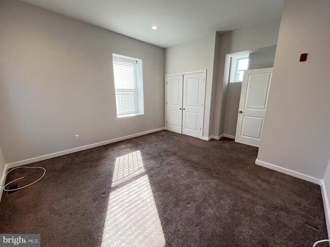 Building Photo - 933-35-935 Belmont Ave