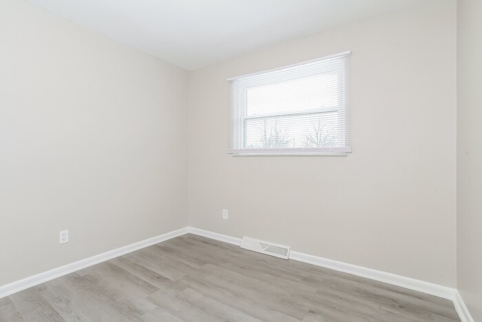 Building Photo - 5325 Plumridge Dr
