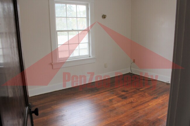 Building Photo - 1331 Amherst Pl