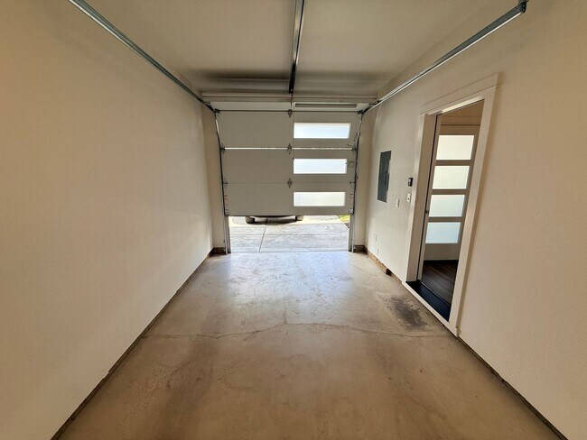 Building Photo - 6157 Blue River Dr SE