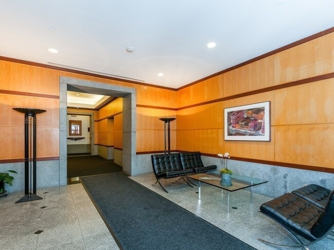 Building Photo - 931 Massachusetts Ave