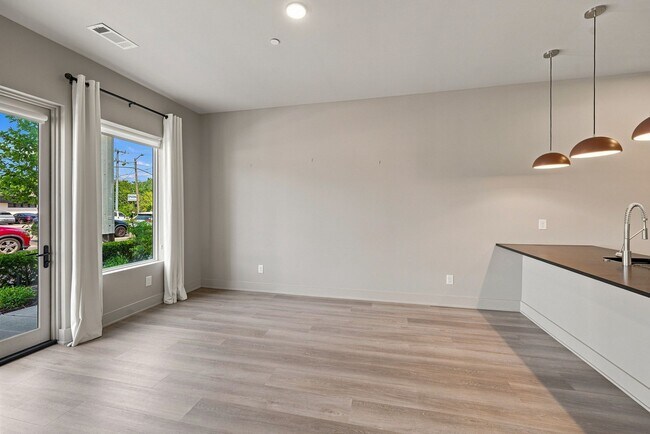 Building Photo - 1090 Haysboro Ave