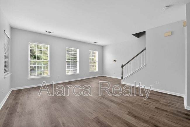 Building Photo - 9520 Kings Parade Blvd