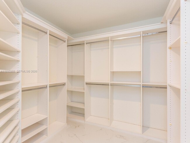 Building Photo - 381 Cameron Dr