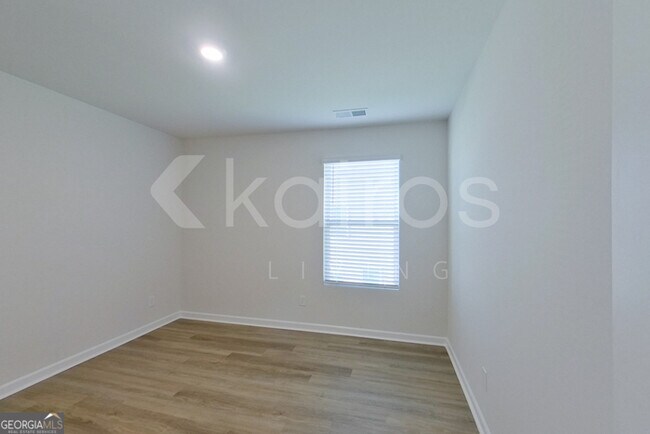 Building Photo - 109 Inez Ave