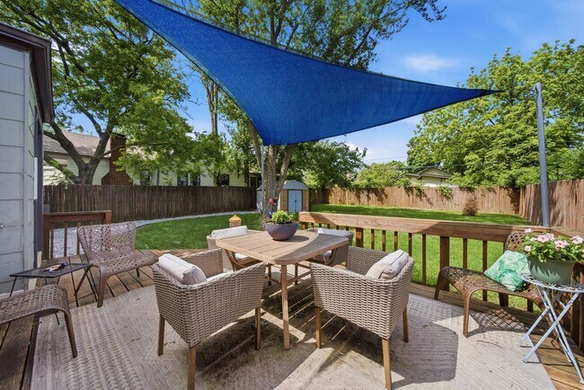 Building Photo - Charming 2-Bedroom, 1-Bath Home in Midtown